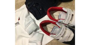 Tommy Hilfiger - a blue jeans