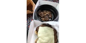 Hardee's Restaurants - Asked for a mushroom swiss and they gave me a burger without mushrooms and would not correct the problem
