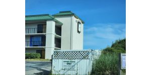 Priceline.com - Imaginary beachfront hotel