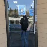 7-Eleven - No pet sign on window or door