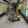 Woolworths - Isle completely blocked by woolworths workers - Photo 1