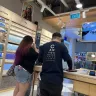 Lenskart.com -  Vee, the retail staff, clearly ignored me on purpose, which was really terrible - Photo 1