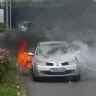Renault - renault magane caught fire by it's own in singapore - Photo 1